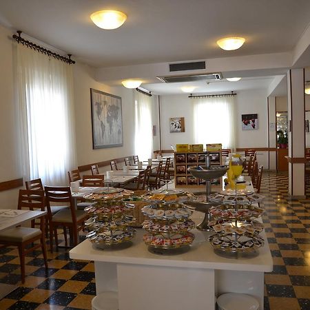 Albergo Larenzia Cattolica Bagian luar foto