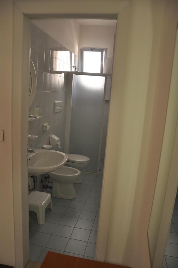 Albergo Larenzia Cattolica Bagian luar foto