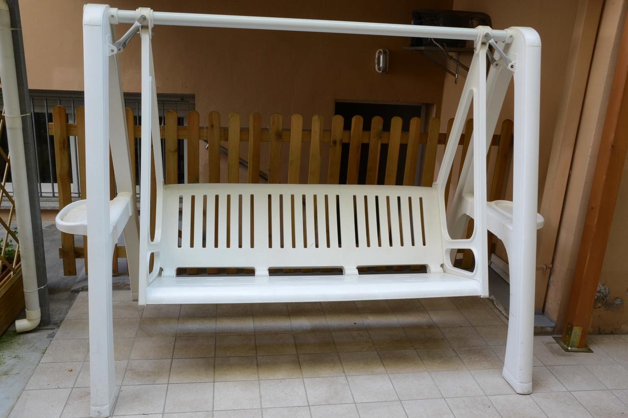 Albergo Larenzia Cattolica Bagian luar foto